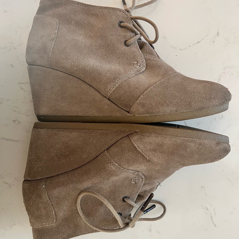 TOMS wedge heel bootie size 7.5 (w) GUC